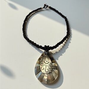 Vintage ‘80s Handmade Mother of Pearl & Abalone Shell Inlay Pendant  Necklace